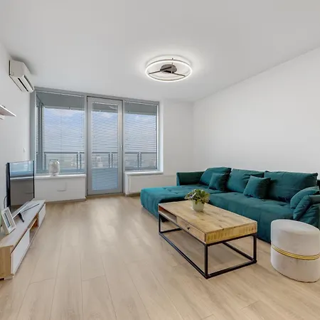 V Iii Veziach S Vyhladom, Pri Stadione A S Garazou Zadarmo * Μπρατισλάβα