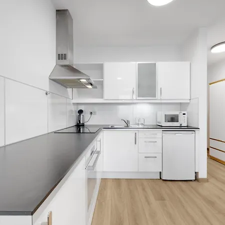 V Iii Veziach S Vyhladom, Pri Stadione A S Garazou Zadarmo Apartmán Bratislava