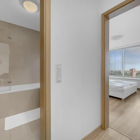 Apartment V Iii Veziach S Vyhladom, Pri Stadione A S Garazou Zadarmo Pressburg