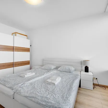 Apartment V Iii Veziach S Vyhladom, Pri Stadione A S Garazou Zadarmo *